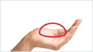 Creux d’une main avec doigts sur le dessus. Demi-cercle dessiné au-dessus du creux d'une main.