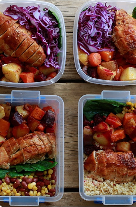 Repas santé dans des contenants en plastique.