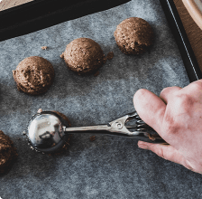 Dessert sur une plaque à pâtisserie