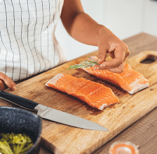 Cuisson de saumon pour le souper.