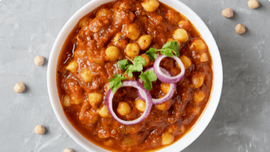 Chana masala savoureux dans un bol prêt à servir. Chana masala savoureux dans un bol prêt à servir.
