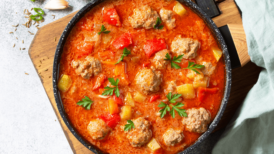 Ragoût de boulettes de viande et légumes Ragoût de boulettes de viande et légumes