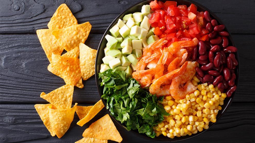 Salade de crevettes et tortillas grillées Salade de crevettes et tortillas grillées