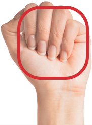 Main formant un poing faisant face à une paume de main avec carré aux coins arrondis dessiné au-dessus des mains