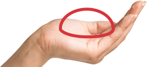 Creux d'une main tournée vers le haut avec demi-cercle dessiné au-dessus du creux de la main